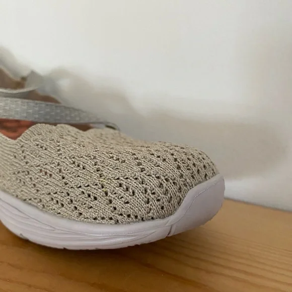 nwot SKECHERS Seager-Strike Out-Scalloped Knit Mary Jane Flat Sneaker - Picture 7 of 8